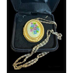 Vintage Avon Floral Necklace Gold Porcelain Floral Faux Pearl Photo Locket Chic